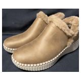 Ladies Skechers Swift-Fit boot, size 9