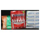 Plackers 150ct floss sticks. 8pk Colgate platinum