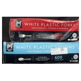 600 white plastic spoons & 600 white plastic