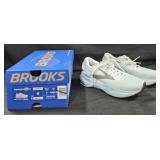 Women's size 6 Brooks shoes