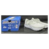 Women's size 7.5 Brooks shoes