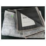 Surya amelie rug 5ftx3'X7ft3in