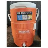 Igloo 5 gallon water cooler and Igloo ice cube