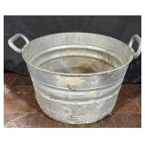 Vintage galvanized steel wash tub, 11ï¿½ high