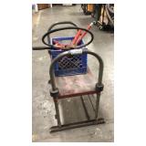 METAL STAND WITH CRATE