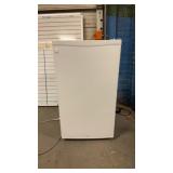 GENERAL ELECTRIC 3.2 CUBIC FEET  REFRIGERATOR