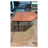 CORNER DESK (THREE LEGS)