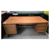 TEACHERS DESK WITH 5 DRAWERS