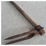 Primitive Garden Tool (PICKUP ONLY)