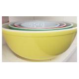 Pyrex nesting bowl set
