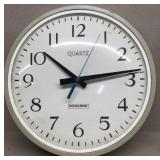 Edwards quarts battery operated clock does work