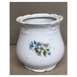 Porcelain flower vase with flowers design