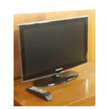 Samsung Flatscreen Tv/Remote