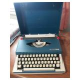 Royal Typewriter Sprite (Portable Vintage)