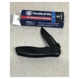 Smith and Wesson knife