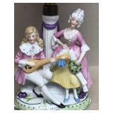 Colonial figurine lamp
