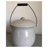 Stoneware pot with lid and handle
