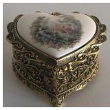 Musical heart shaped jewelry box
