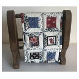 Miniature quilt rack
