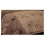 Comforter like new-Full/Queen size-Paris design,