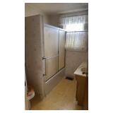 Full Bathroom w/ Shower/Bath combo