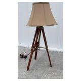 Adjustable easel lamp