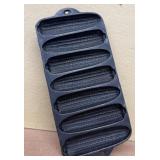 Cast-iron Wagner KRUSTY corn muffin