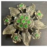 Ln/25 antique brooch, leaf with green stones