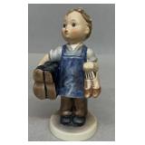 Hummel girl with shoes