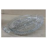 Dividing glass dish