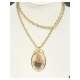 Flower pendant necklace