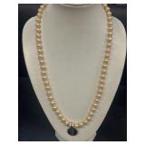 Pearl necklace with 14 karat gold clasp