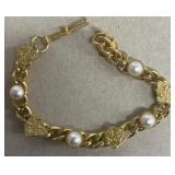 Gold tone bracelet with white pearls