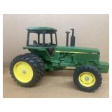 John Deere 4850 toy tractor 116 scale