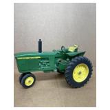 John Deere 116 scale toy tractor