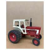 International 1466 Farmall tractor 1/16 scale
