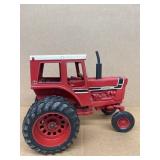 International 1566 toy tractor ERTL 1/16 scale