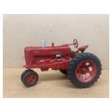Farmall 400 toy tractor 1/16scale