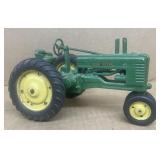 JD early toy tractor 1/16 scale