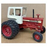 IH Farmall 1256 toy tractor 1/16