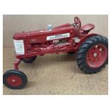 FARMALL 350 toy tractor ERTL 1/16 scale