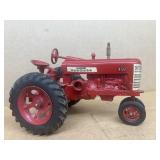 Farmall 4501 16th scale toy tractor