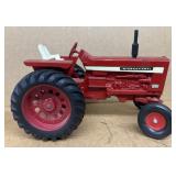 IH FARMALL 856 diecast toy tractor