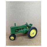 John Deere toy tractor 1/16 scale