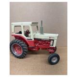 Farmall international 1066 diecast toy tractor