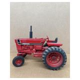 Ertl international 966 tractor 1/16 scale