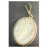 Cameo pendant