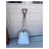 Aluminum shovel