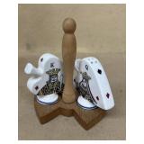 King and queen, salt and pepper shakers