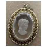 Cameo pendant